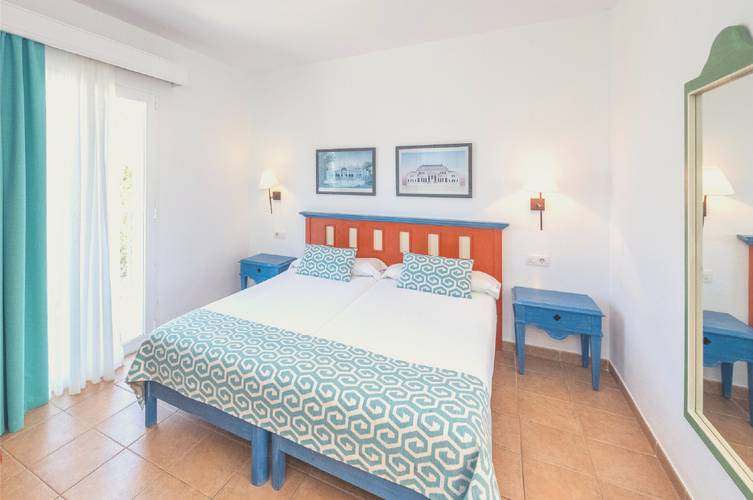 Summer is calling! Comitas Hotels Summer is calling! Comitas Hotels