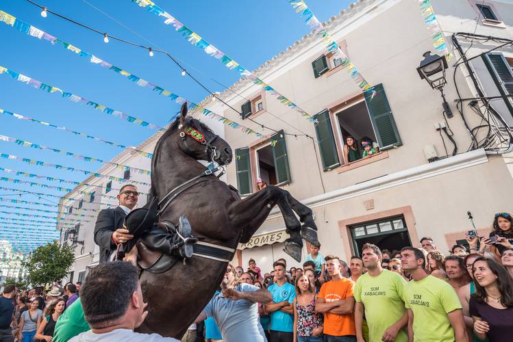 Fiestas patronales de Menorca Comitas Hotels