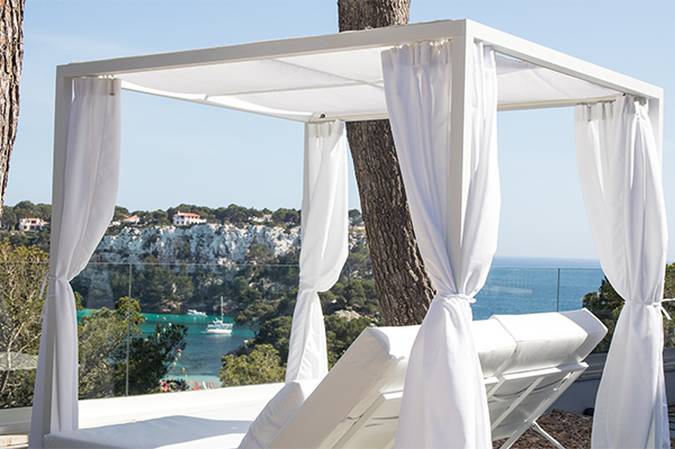 Cama balinesa para 2 personas Comitas Floramar Menorca Cama balinesa para 2 personas Comitas Floramar Menorca